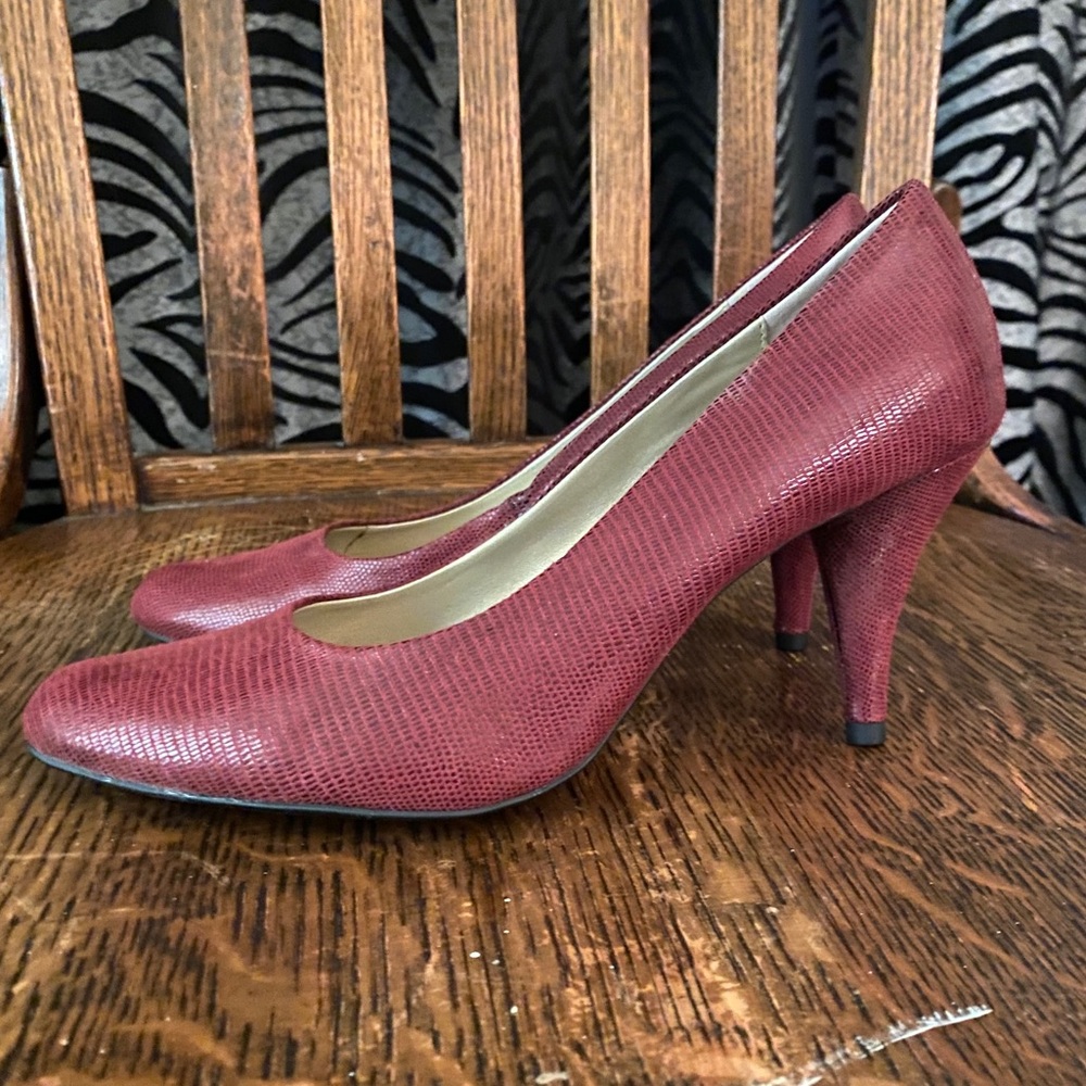 Rosy Red Bandolino Heels
